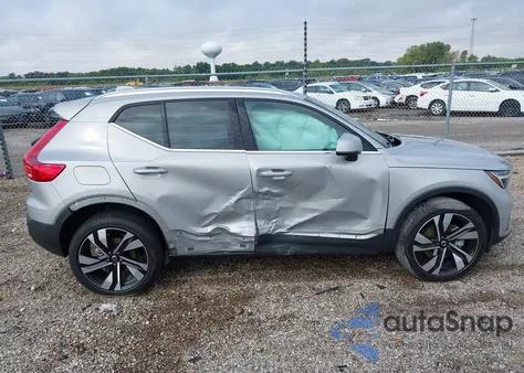 2023 Volvo Xc40 B5 Plus Bright Theme из США, поврежденный, VIN YV4L12UN9P2075643